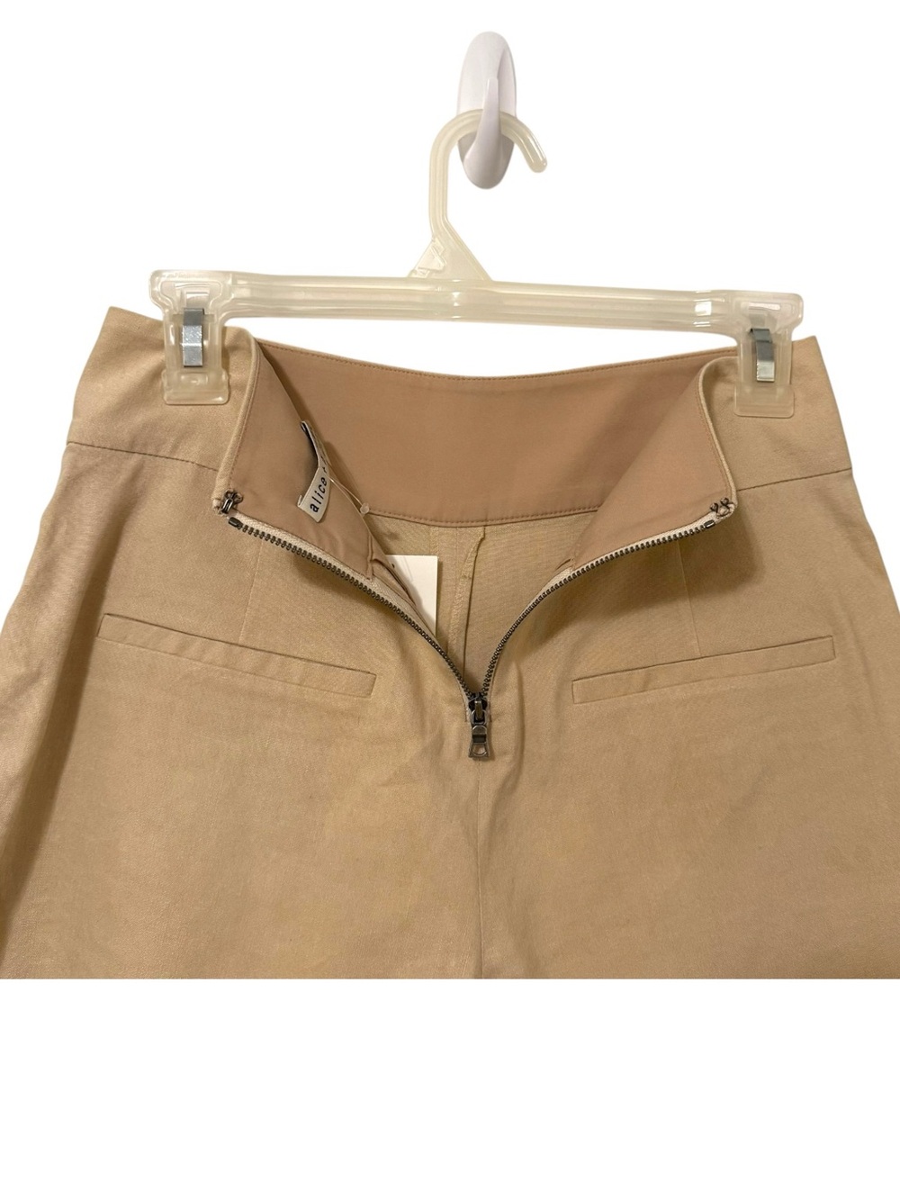 Alice and Olivia Donald High Rise Tailored Shorts Size 0 Beige Sand Linen Blend - Picture 11 of 14
